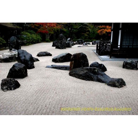 Steingarten im Kangobuji-Tempel in Koya.