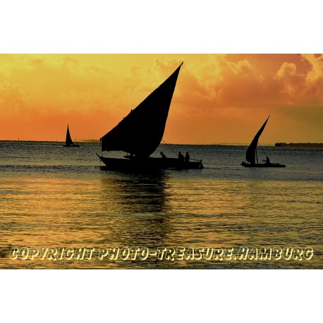 Fischerboote vor Bagamoyo.