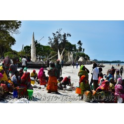 Fischverkauf am Strand von Bagamoyo.