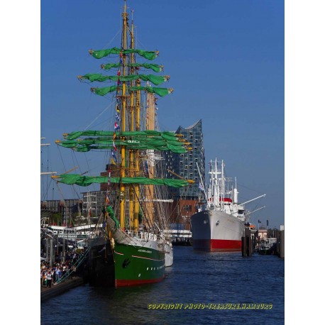 Trio im Hamburger Hafen.