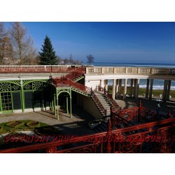 Treppenauf- u. Abgänge.