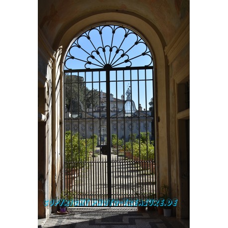 Licht-Blick in den Garten der Villa Borghese, Rom.