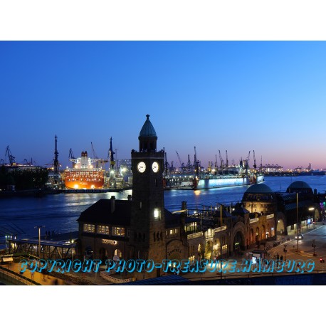 An den St. Pauli Landungsbrücken.