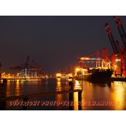 Nacht im Hafen Waltershof.