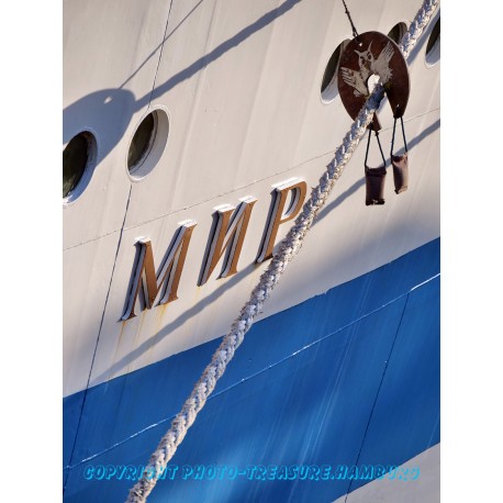 Ausschnitt vom Bug der "MIR".