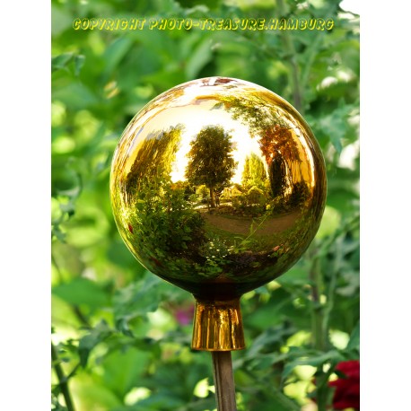 Gartenlandschaft in einer Blumenkugel.