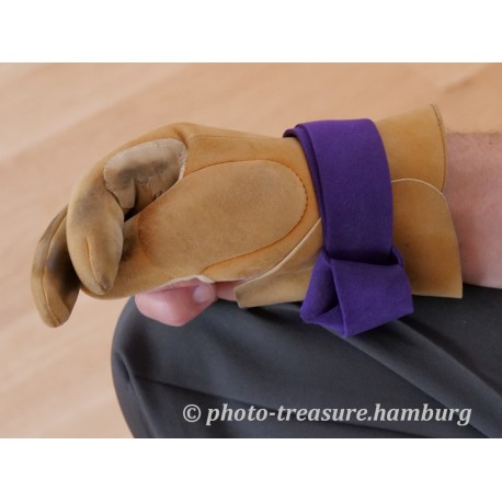 Schießhandschuh im Kyudo.