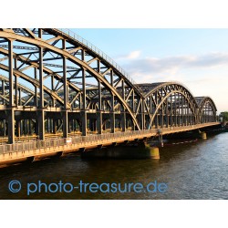 Freihafen-Elbbrücke.