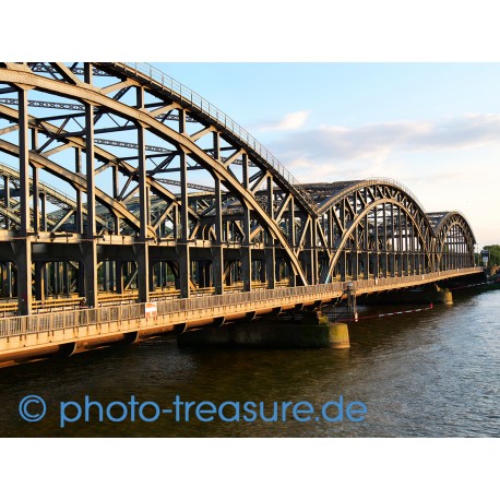 Freihafen-Elbbrücke.