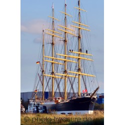 Rückkehr in den Hamburger Hafen.